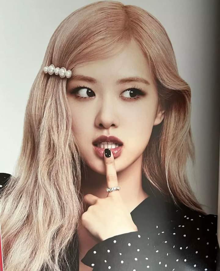 JeeEun165's tweet photo. mừng 1năm solo của cục Chaeng nhó❤😘
SOLOIST ROSÉ ANNIVERSARY
#OneYearWithR
#R러뷰_로제솔로_1주년 https://t.co/7FGy5c8mnw