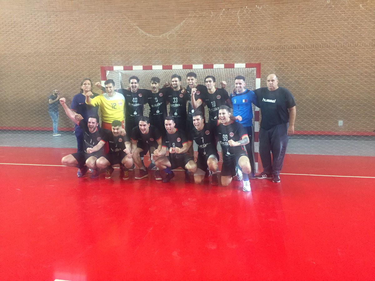 ColegioWard's tweet photo. Felices por este triunfo, por el esfuerzo colectivo, por la destreza de jugadores como @pemartinezc , por el compromiso del equipo técnico de nuestra Escuela de Handball, por la persistencia luego de dos años difíciles.
¡Vamos por más!
SAG Va. Ballester 29 - Colegio Ward 31🤾 https://t.co/y2PUdGdTuv