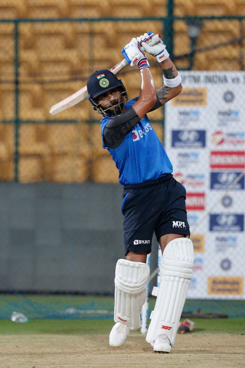 TheCricketAlert's tweet photo. #ViratKohli during practice session ahead of pink ball test starting from tomorrow. 

#PinkBallTest | #INDvSL | #IPL2022 https://t.co/7Vs8akN94s