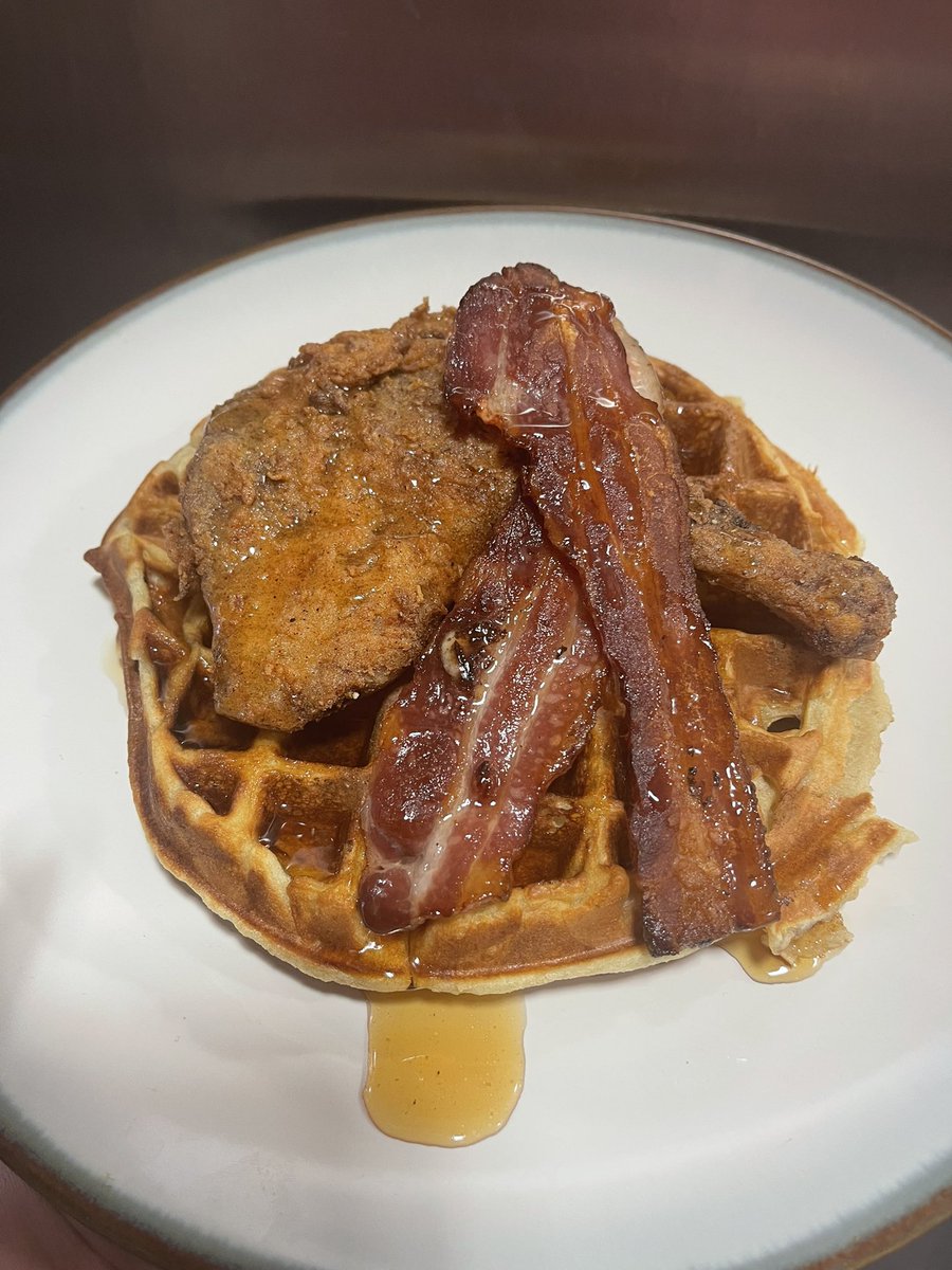 _Big_Boys's tweet photo. Having a play in the kitchen today. Who fancy’s a confit then fried duck leg, with waffle, bacon and maple syrup??? We might do it as a special 🤤#bigboys #bigboysfineburgerco #confitduck #friedduck #duckwaffle #instafood #foodporn #burger #duck #peng https://t.co/ZDMfRqZ5jD