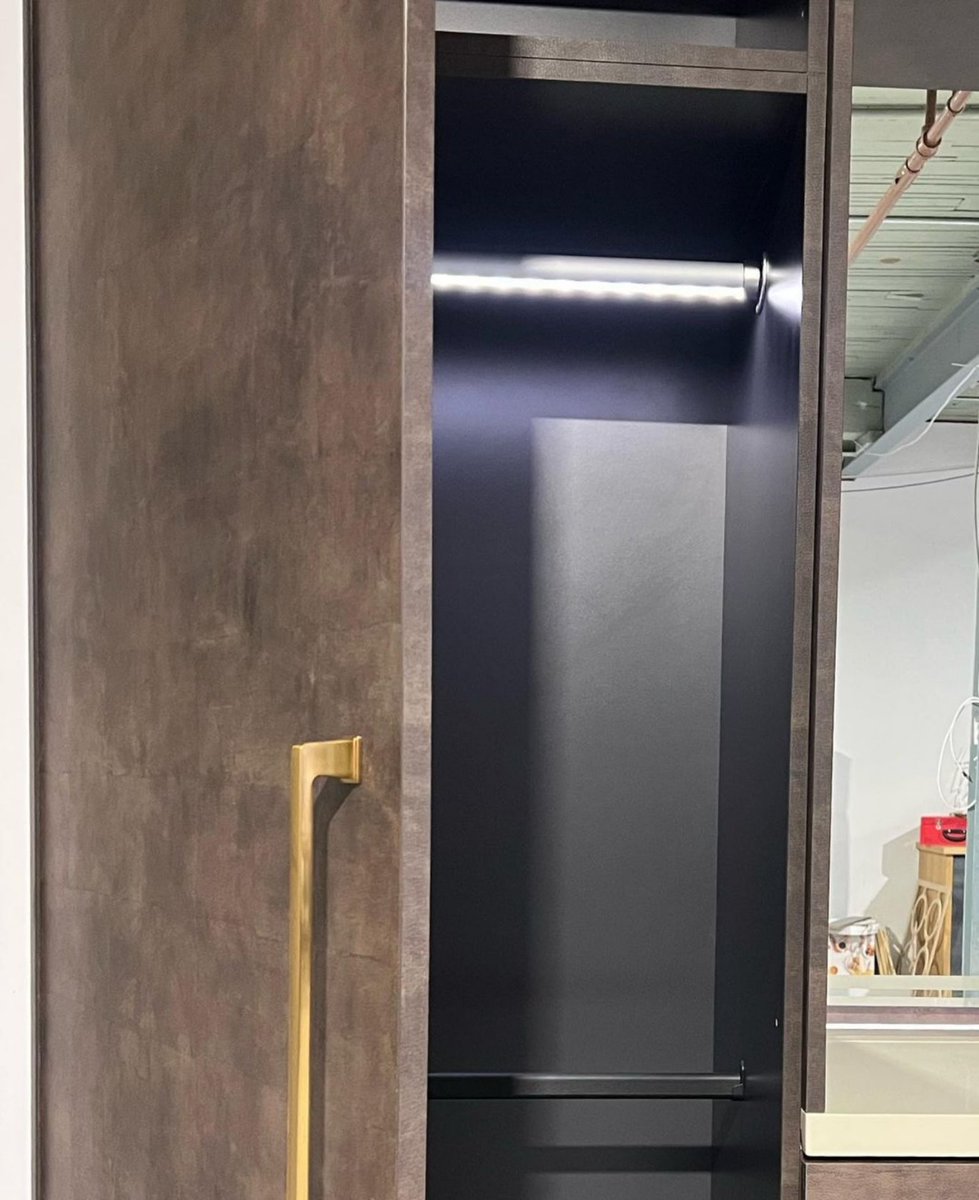 Beautiful Bronzo 💋

Stunning cabinetry made from our <a href="/Cleaf_Official/">Cleaf</a> FA33 Bronzo! The Primo Fiore texture mimics a pebble leather aesthetic!

Millwork by timberich.ca

#featurefriday #CleafSurfaces #closetgoals #interiordesign #closet #woodworking #customcabinets