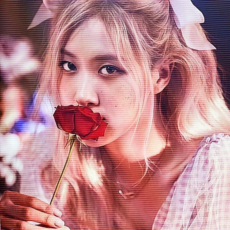 Irene11021997's tweet photo. Kỉ niệm 1 năm solo của Rosé 
#OneYearWithR
 #R러뷰_로제솔로_1주년
Tagline: SOLOIST ROSÉ ANNIVERSARY

Chuẩn bị nào mọi người ơiiiiii 🥳🥳

#ROSÉ #로제 https://t.co/yVj7E4CyNE