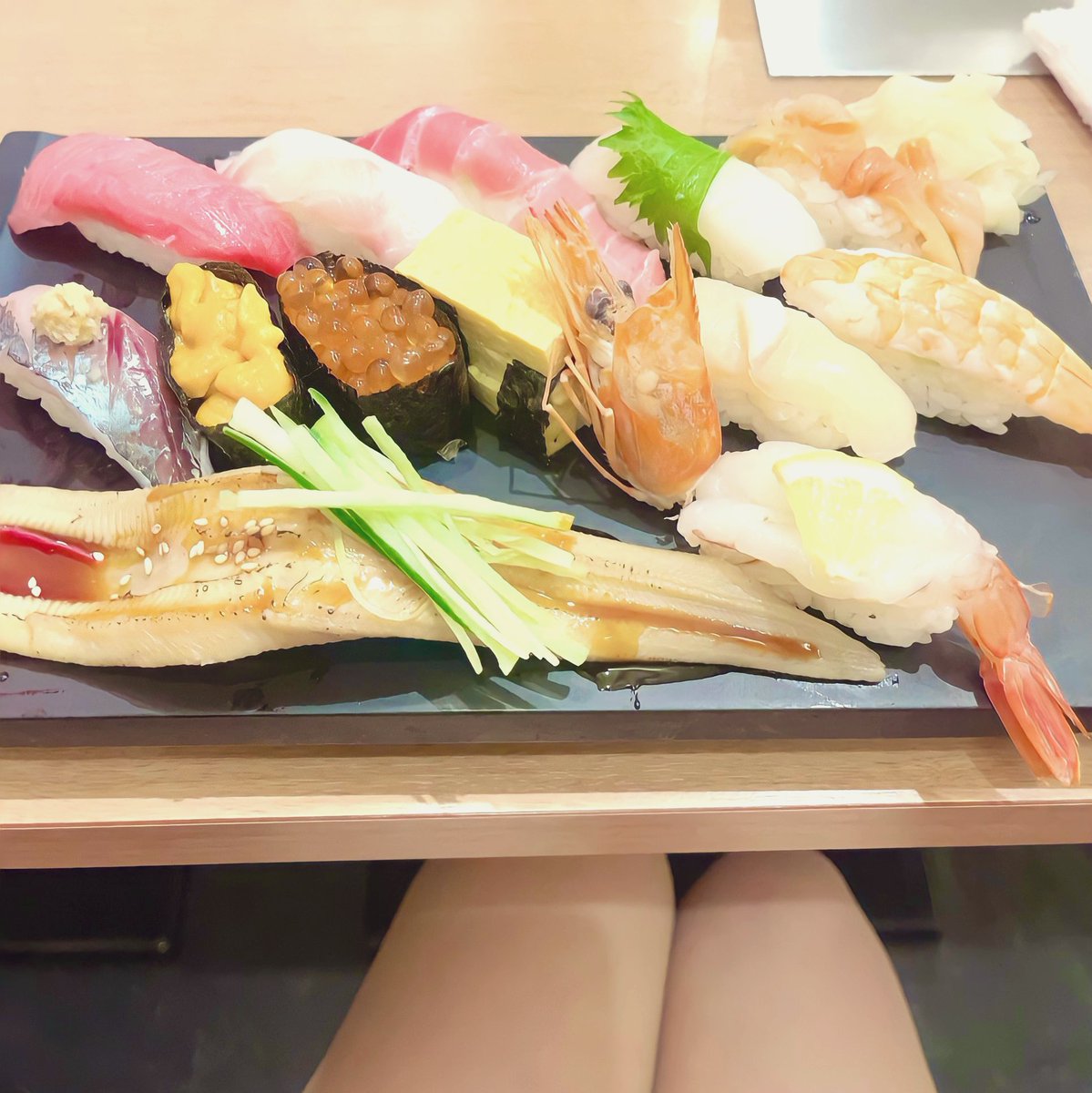 こんばんは❣️ お寿司食べに行ってきました❤️ 大好きな赤貝とウニと中トロ最高でした❤️ たくさん食べてお腹いっぱいになりました💓 明日予約のお兄さんさっきは連絡ありがとう❣️ 待ち遠しいです