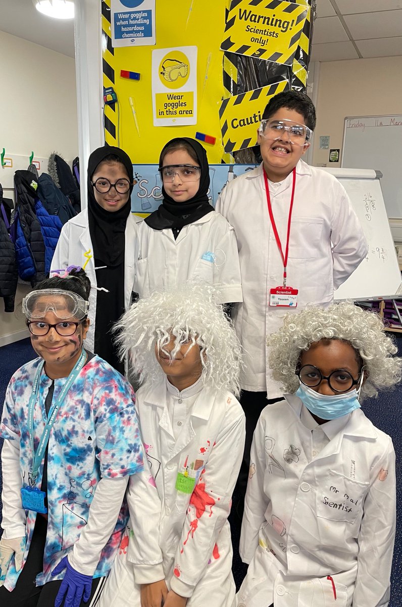 olive_bolton's tweet photo. To launch #BritishScienceWeek @olive_bolton hosted a fabulous #ScienceDay today. #WeAreStar #Ambition #Science #MadScience #LearningHooks #Inspired https://t.co/Pvi0qXmBxB