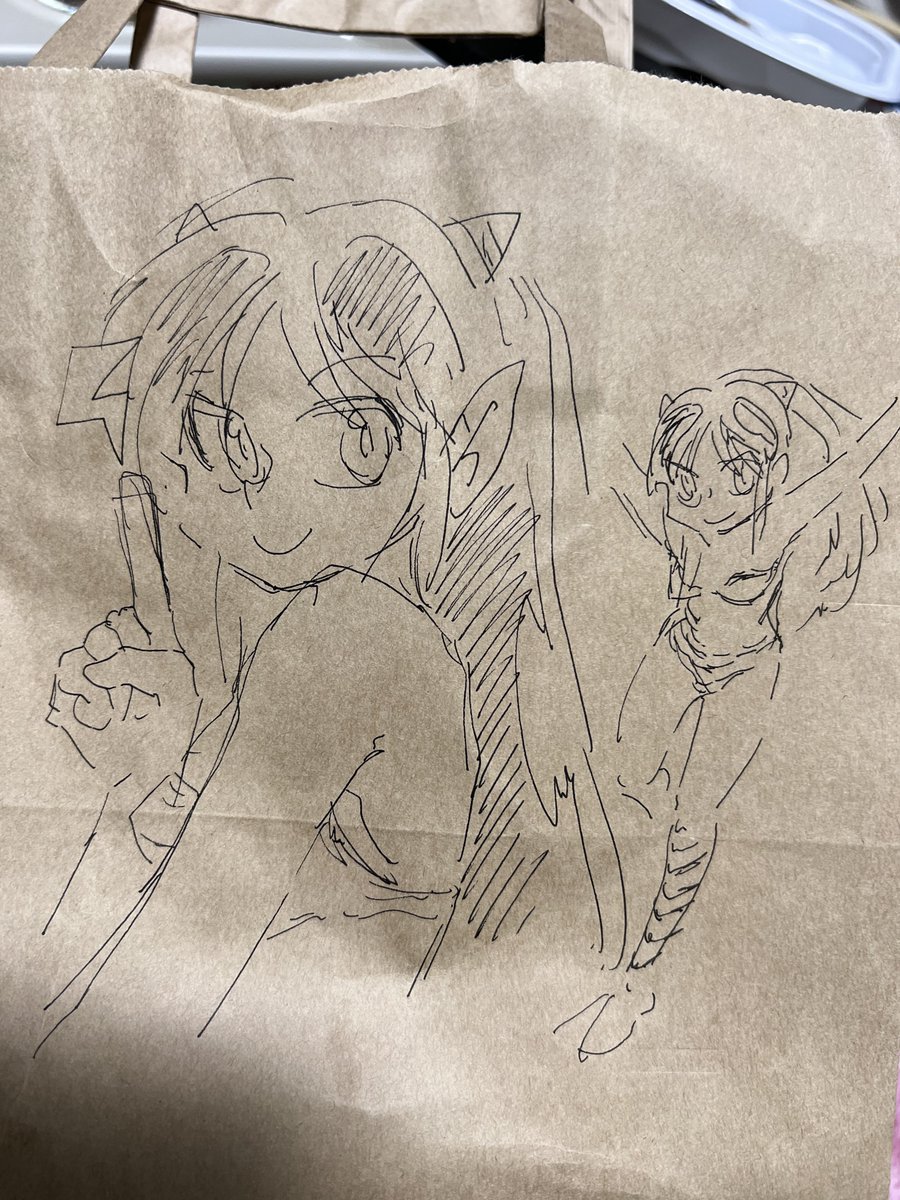 旦那から早めのホワイトデーで貰ったカッコいい栓抜きでビール飲みながら落書きしてる。栓抜き、2色の液体なの何でだろうと思ったら旦那「比重の違う油でライムを丁度いい位置に浮かせるようにしてるんだろう」頭良い人と結婚したなぁとつくづく思う