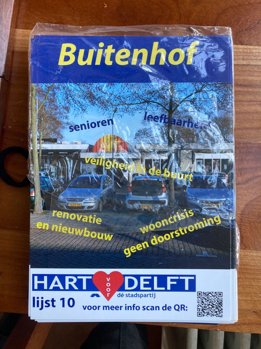 cobydekoning1's tweet photo. Vandaag waren de taken voor de @hartvoordelft kandidaatsraadsleden van 1 t/m 11 verdeeld. Flyeren, plakken, banners ophangen en meedoen met @NLDOET, soppen bij de #kinderboerderij en #waterspeeltuin in #Tanthof Een welbestede dag met een heerlijk zonnetje. Alles voor Delft. https://t.co/7P9UEstHAe