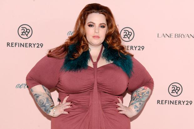 Joeyfphx's tweet photo. If I asked you what an anorexia nervosa looks like, what would you say?
We live in such a contradictive society
Fat acceptance, social media, bombardment of fitness influencers etc
#eugeniacooney #tessholiday #anorexia #clownworld #wtf #opposites @SydneyLWatson https://t.co/gJEEafJHoN