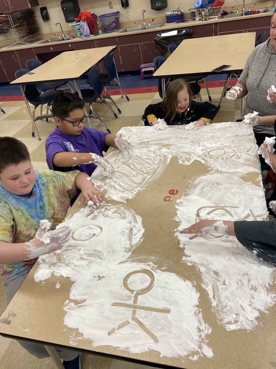 Shaving cream painting this afternoon with <a href="/CherylStansber8/">Cheryl Stansberry</a> kiddos— safe to say it was a hit!! <a href="/Creekvw_Tweets/">Creekview Elementary</a>