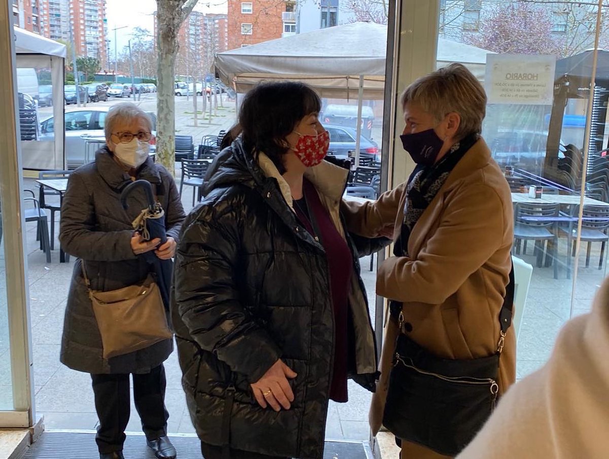 EvaCandelaLopez's tweet photo. 💜 Aquesta tarda he estat al barri de #CanRoca parlant amb veïnes sobre els reptes de #Terrassa i sobre la feina que fem des del PSC a l'oposició a l'Ajuntament i al Parlament de Catalunya. Hem passat una molt bona estona! Les dones tenim molt a dir!

#Dones #DonesAlPoder https://t.co/awGXwPFOC2