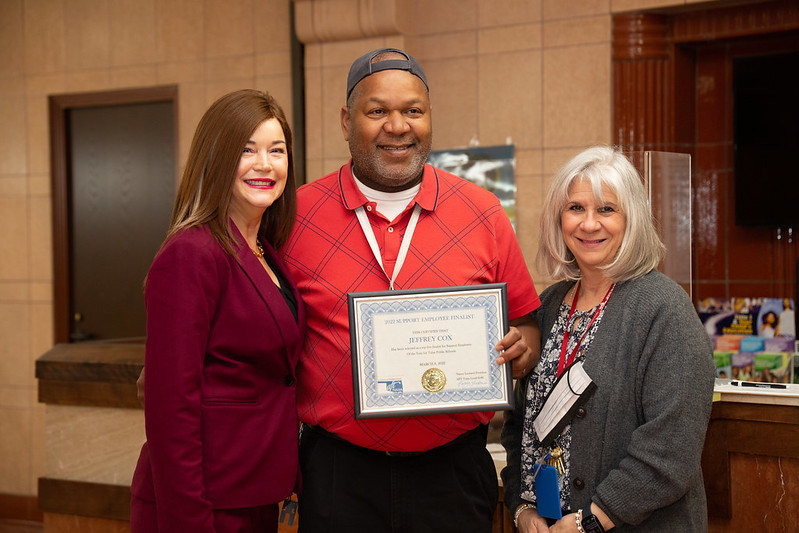 PSRP_AFT's tweet photo. Tulsa Public Schools names Jeff Cox, AFT local 6049 treasurer from Will Rogers College High School one of 5 finalists for Oklahoma Support Employee of the Year. https://t.co/fVY19mEs0W #PSRPStrong #unionproud https://t.co/c1GCG7TrSg