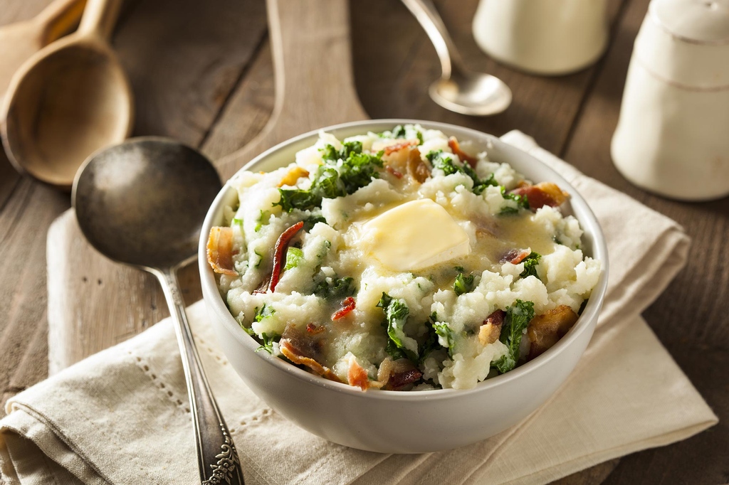 farmfreshtoyou's tweet photo. Colcannon
This traditional Irish dish combines humble ingredients to make a hearty and flavorful side dish. We like to add bacon for a deliciously rich flavor, but that part is totally optional. 
#stpatricksdayrecipe #colcannon #stpaddy ☘️
https://t.co/QxQ6zFEYYB https://t.co/Coy4uKCLDT