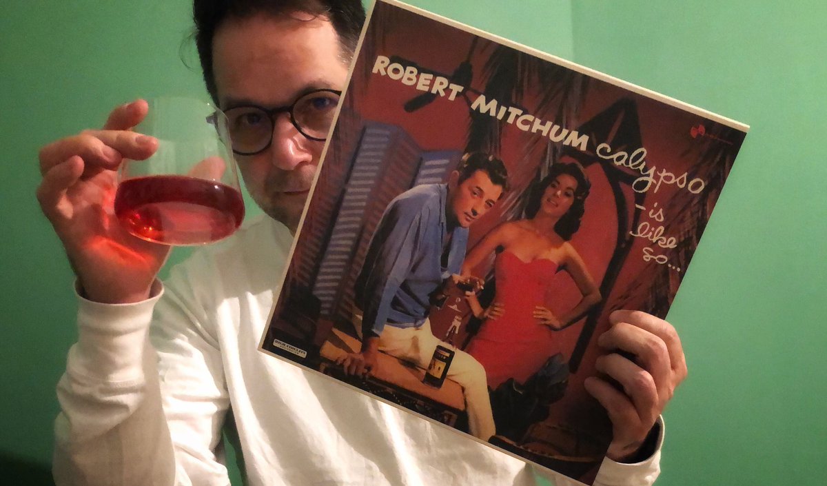 TDittkuhn's tweet photo. Wochenende wird wie immer mit #Vinyl eingeläutet: Robert Mitchum - Ja, der Schauspieler - is #NowSpinning mit einer großartigen #Calypso-Platte und dazu einen #OldPal-Cocktail! #HotRotation https://t.co/y5sUiJMQ0Z