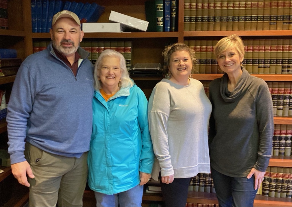DurhamsPorch's tweet photo. It’s a great day for Lisa and Pat. ☀️ Closing day on their brand new home! 🏠 They have been our friends for 30 years ❤️  and we are over the moon excited for them and honored they asked us to walk this journey with them. 🏡 #homebuyer #memphisrealestate #frontporchproperties https://t.co/8N586kb8jf