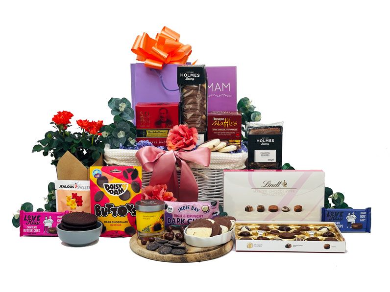 Competition Time!! 🎉 Follow &amp; RT to enter the #prize draw to #win a Mother's Day Gift Basket 🌸#Contest ends Wed 23.03.22 at 3pm. Delivery of prize to UK/ROI address only. GOOD LUCK! #competition #giftbasketsrule #mothersdaygifts