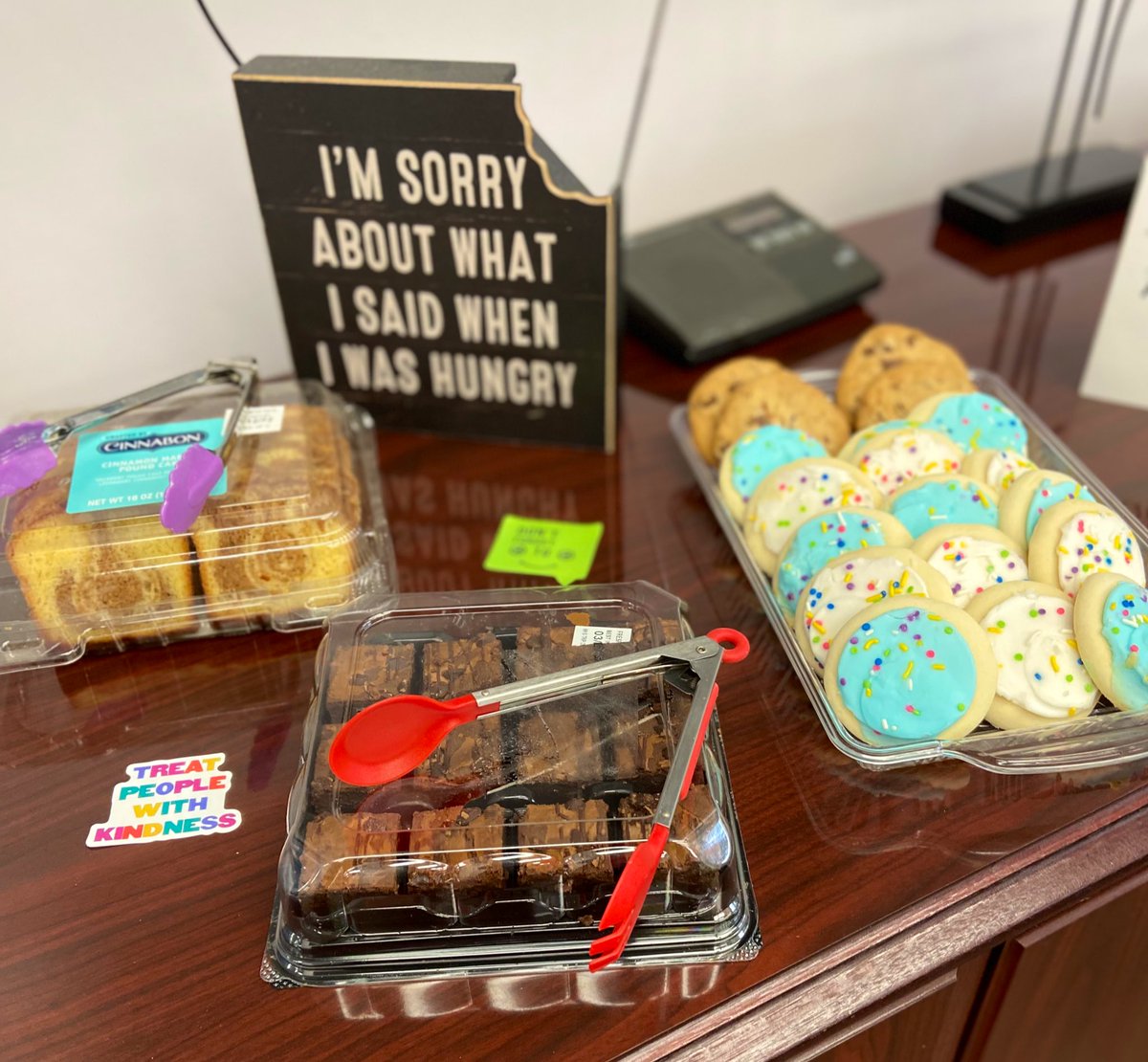 Rounding out Teacher #SELday with Friendship Friday. Thanks for the amazing boxed lunches <a href="/MetroMinistries/">Metropolitan Ministries</a>