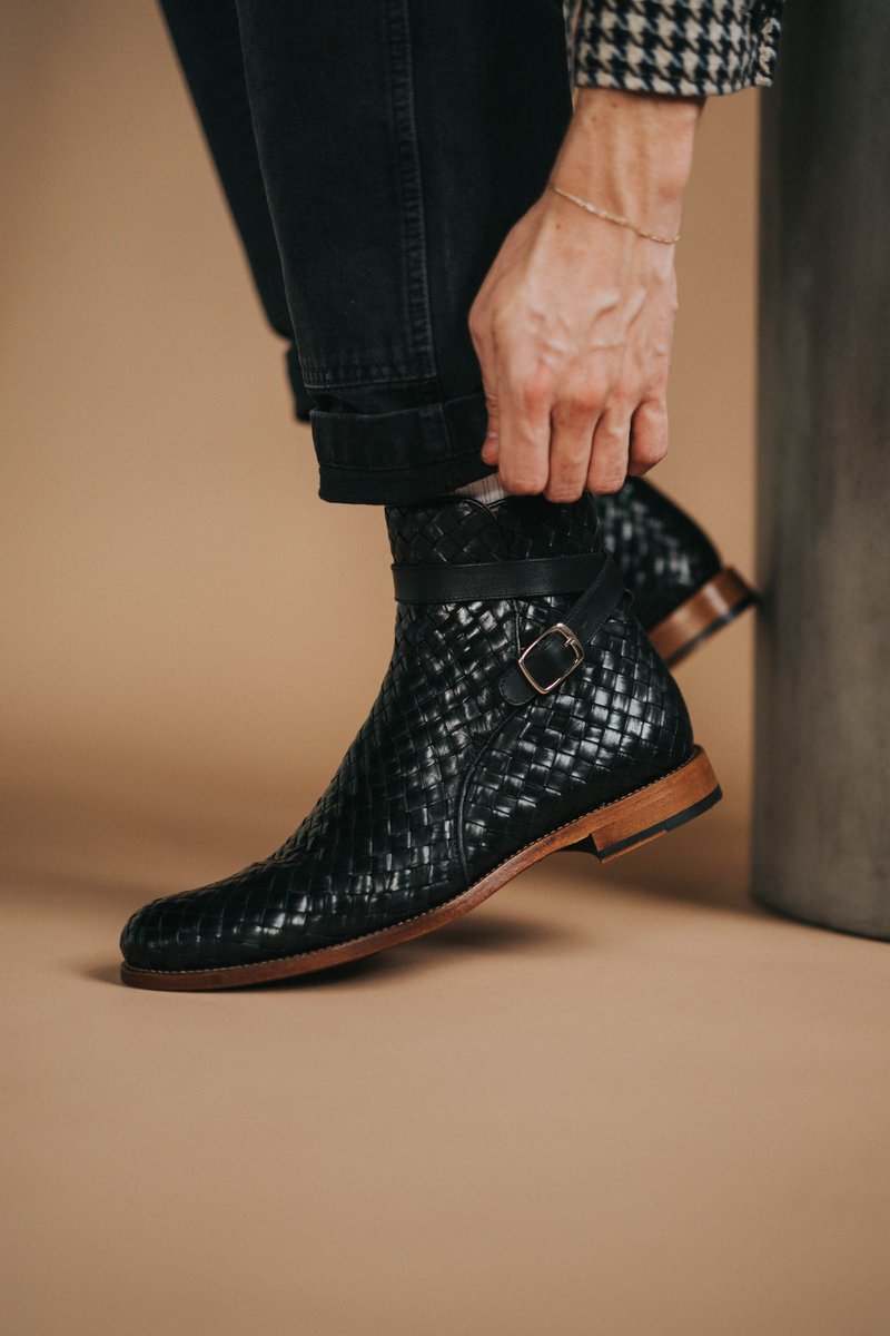 the newest drop is live!! the dylan in black woven is 🔥 taftclothing.com/products/the-d…