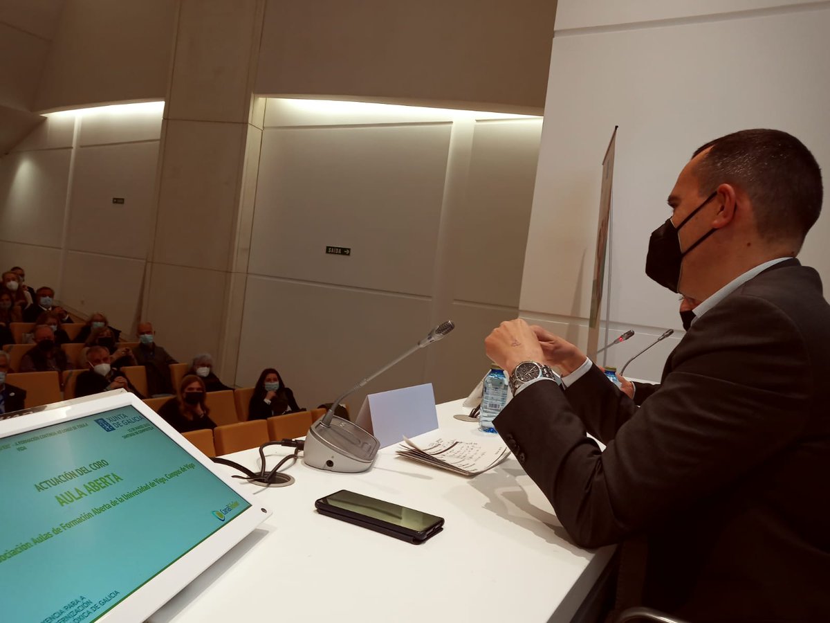 fgonabe's tweet photo. Un placer acompañar a la Federacion Galega de Asociacións Universitarias Sénior #Fegaus en la jornada organizada en Santiago 'Diálogos Universidad/Mayores en el siglo XXI' 🎓
Desde la @Xunta seguiremos apoyando los programas que favorecen el envejecimiento activo y saludable👵👴 https://t.co/bThzXauj6t