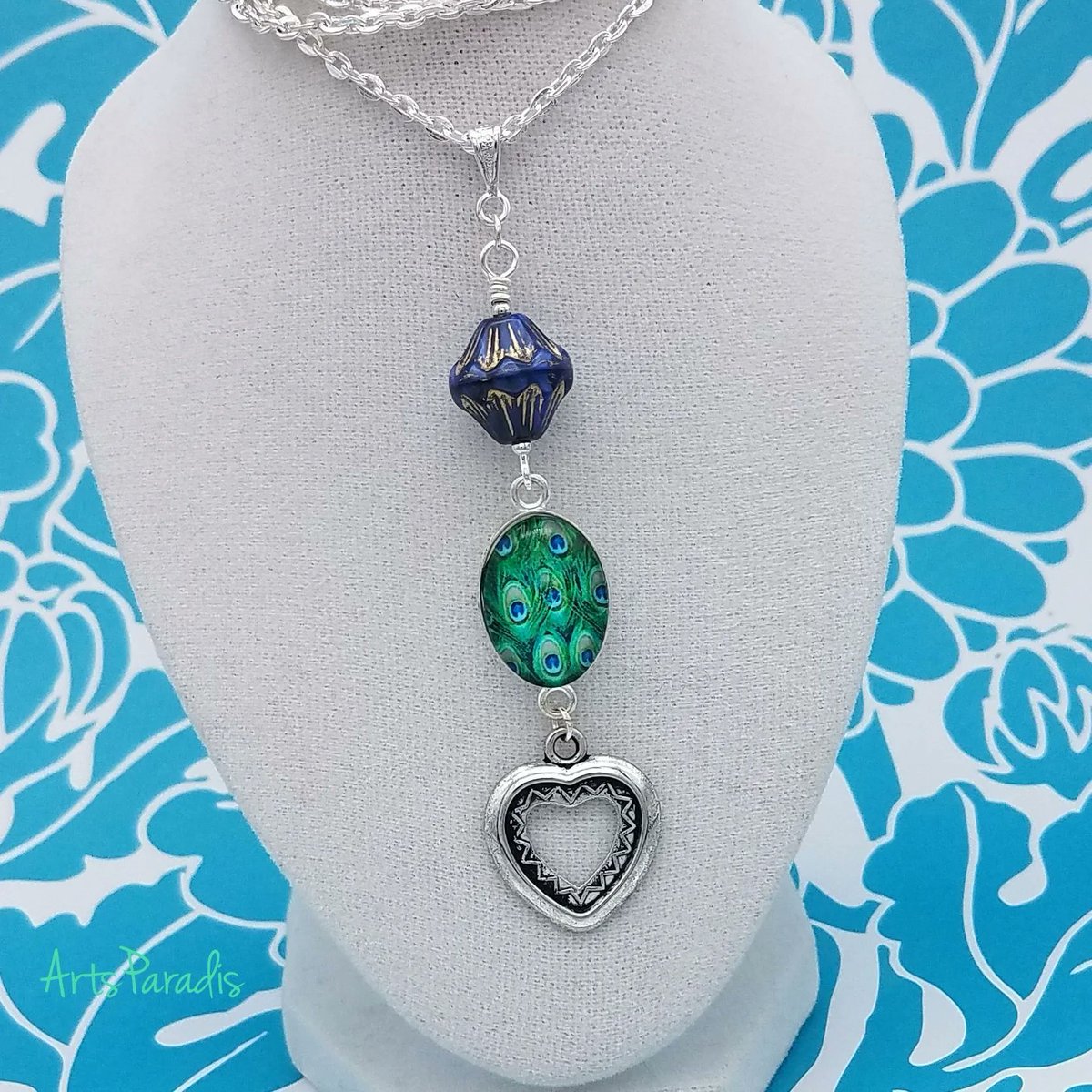 This design reminds me of the shape/color of an upside down peacock feather. And I only had one of those vintage blue beads. Seems rather fitting considering how unique peacocks are!