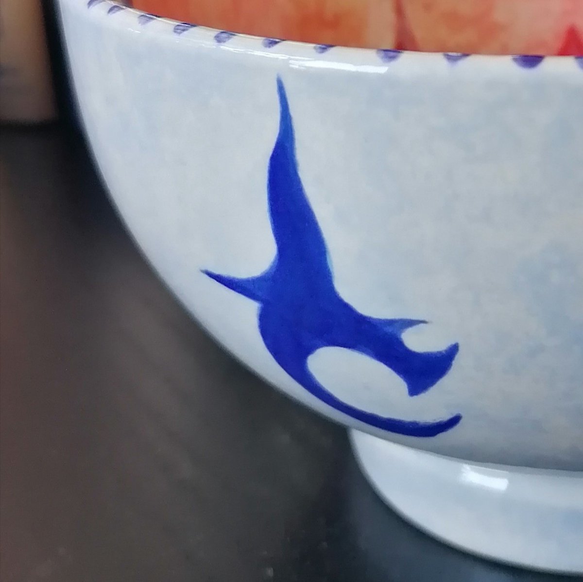 Lemoncellina's tweet photo. Doesn't change color but I painted a bowl just for me😊 #Eragon #fanartfriday https://t.co/esEHcVSvaw