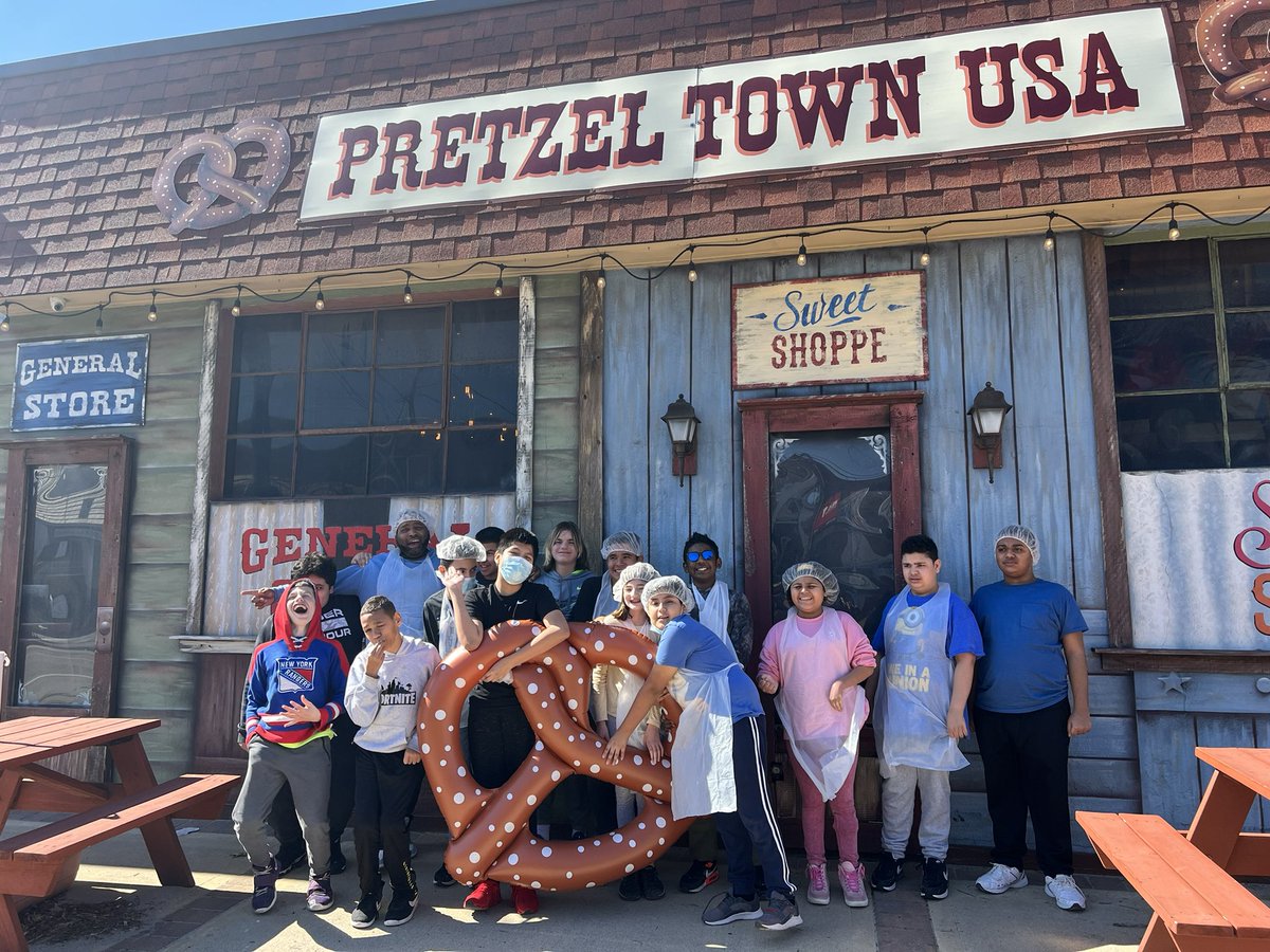 Field Trip to Pretzel Town! 🥨 We had the best time making our own pretzels and learning about baking 👩🏼‍🍳 #ProudtoBeLB <a href="/lbeachms1/">lbeachms</a> <a href="/MrsHinkeLB/">Andrea Hinke</a> #DoughMuchFun