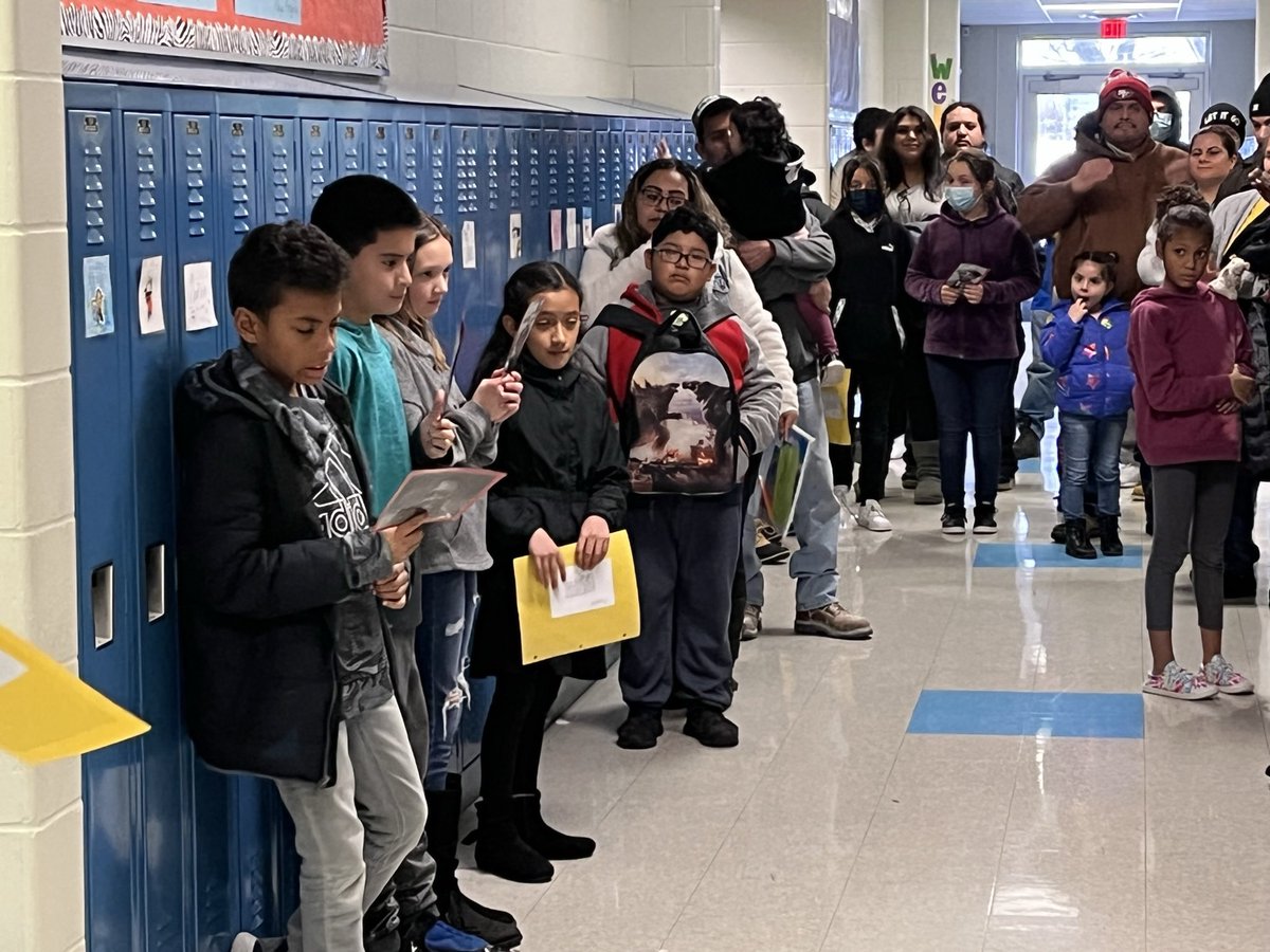 riv_tigers's tweet photo. What a great turnout we had for our 4th grade family night. We had an amazing music program, a wax museum of Famous Kansans and a family activity. https://t.co/RLRcNtOC9I