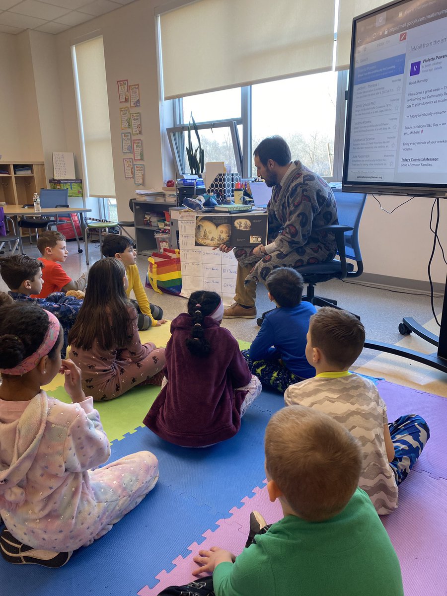 Today the Town Manager joined second graders at Smith School to celebrate Literacy Week with their theme “Proud to be Me.” He read a book to the class, who was also celebrating pajama day! 

#DanversMa #LiteracyWeek <a href="/Tweet_DPS/">Danvers MA Schools</a>