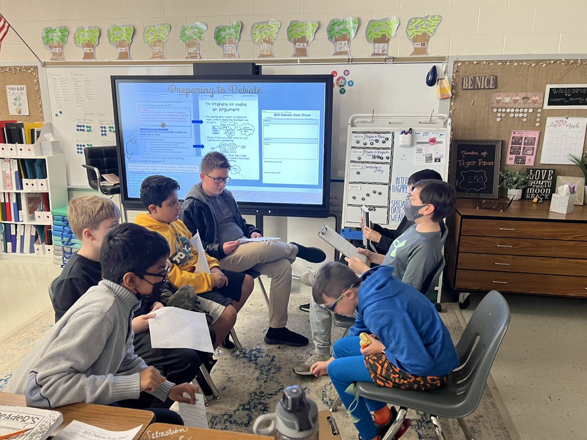 MsDonegan1's tweet photo. We had our BIG debate! Should orca shows be banned? Should plastic water bottles be banned? Should we focus on getting to Mars or space trash? All of their research payed off! They did a phenomenal job debating with their research groups! @BallsBluffLCPS https://t.co/KGGCeTGpkc