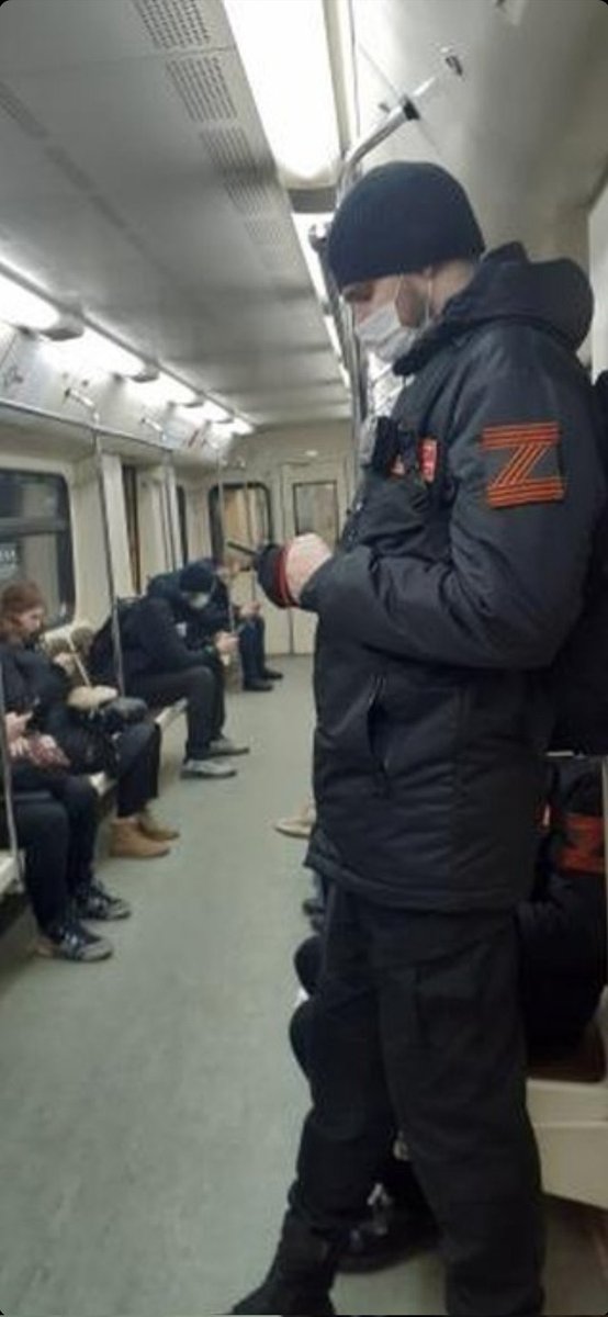_A_Vit_'s tweet photo. Z-фашизм в одном фото.

Просто взгляните на это фото и больше никогда не говорите, что на Украину напал Путин. На Украину напали россияне. Большинство из которых эту войну поддерживают, этой войной гордятся. Остальные (за редким исключением) молча смотрят на творимые преступления https://t.co/PGmDXWjjtO