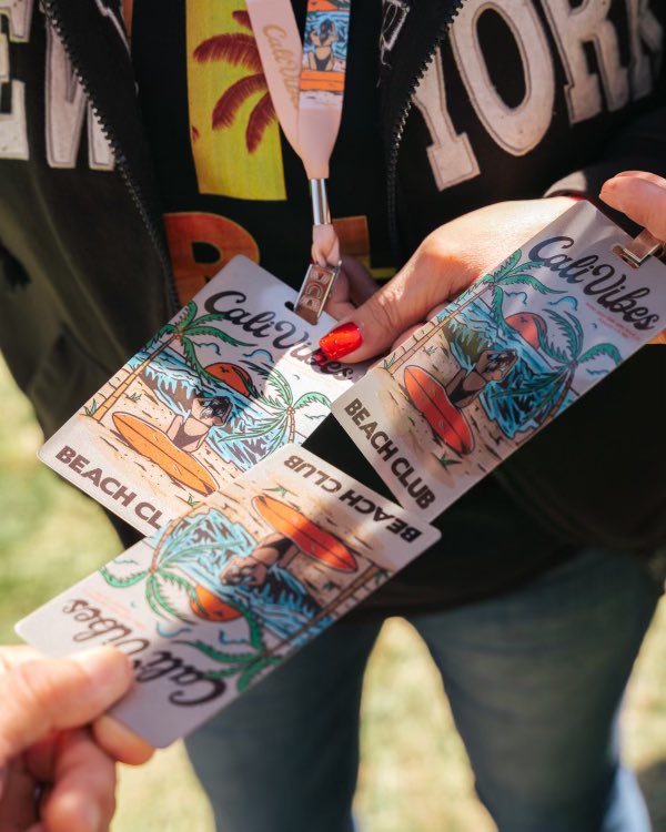 calivibesfest's tweet photo. Cheers to the #calivibes Beach Club!! Besides the damn good drinks 🍻 better-than-swag bags 🛍 gourmet munchies 🌮 and VIP access 🎟 what was your favorite part of this exclusive oasis??
⠀
📷 #kirbygladstein / #baeth https://t.co/cNNp5yz2L1