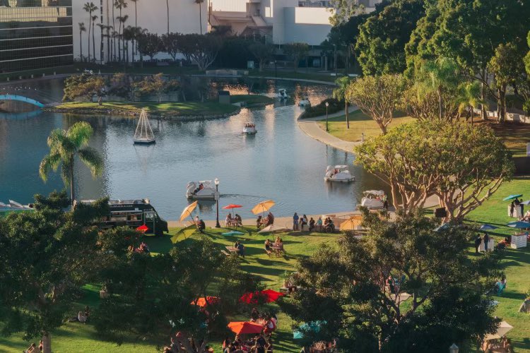 calivibesfest's tweet photo. Cheers to the #calivibes Beach Club!! Besides the damn good drinks 🍻 better-than-swag bags 🛍 gourmet munchies 🌮 and VIP access 🎟 what was your favorite part of this exclusive oasis??
⠀
📷 #kirbygladstein / #baeth https://t.co/cNNp5yz2L1