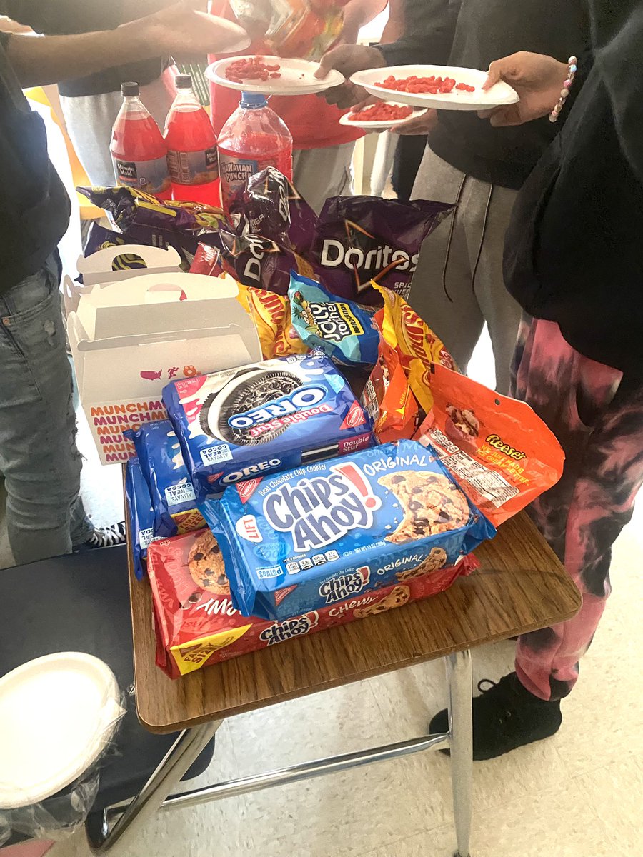 A_R_Vigil's tweet photo. Students told me yesterday they were planning a party for our class today and I didn’t really believe them 😂 they all showed up this morning bringing snacks and drinks to share! https://t.co/d0N30g26w5