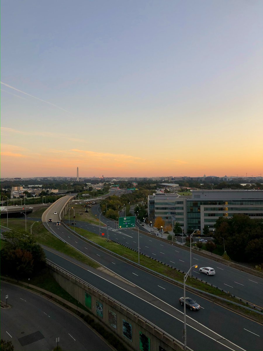 nattygonzalez's tweet photo. bittersweet goodbye to my pandemic sanctuary with the best dc views 👋🏻 https://t.co/fua2VpdYtT