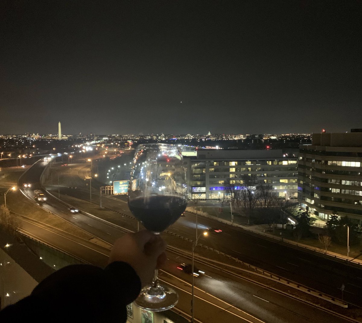 nattygonzalez's tweet photo. bittersweet goodbye to my pandemic sanctuary with the best dc views 👋🏻 https://t.co/fua2VpdYtT