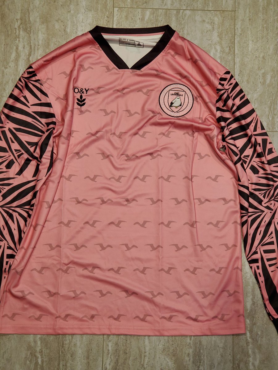 __squints__'s tweet photo. Don't you love it when Mail Day is also #FreshKitFriday? Thanks again @olive_york for an amazing job on the kit, and the extra goodies.  #UpTheChubbySeagulls https://t.co/5qHVTSWbWm