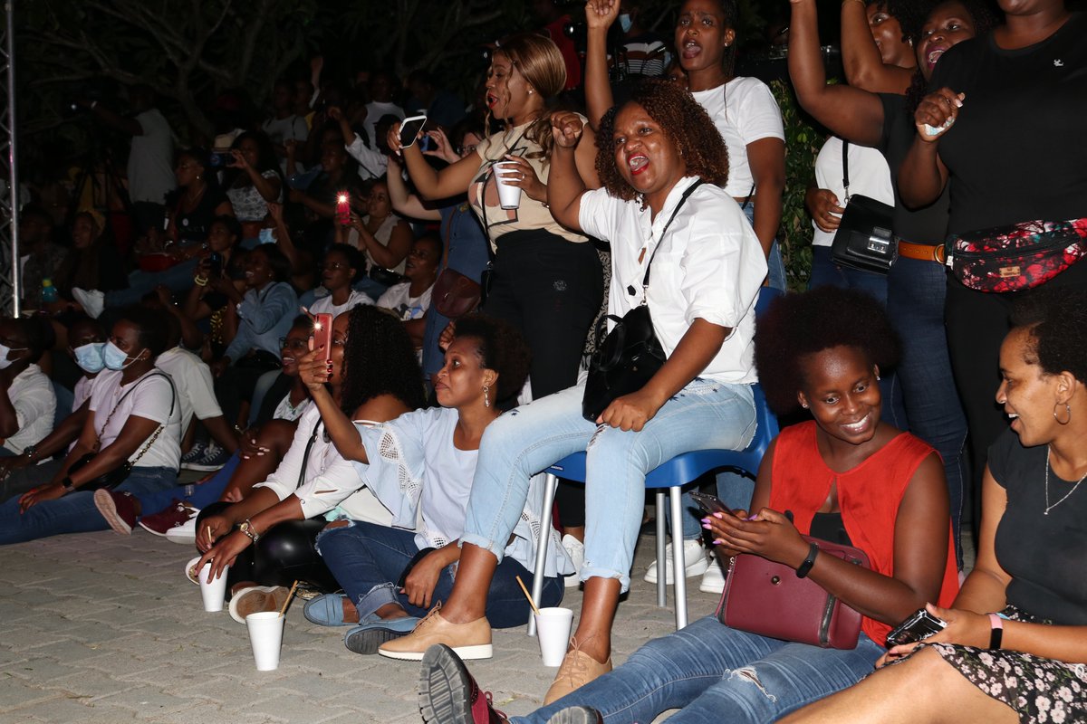 WVL_ALIADAS's tweet photo. No âmbito da promoção do mês da mulher, está a decorrer, no CCFM, cidade de Maputo, o Concerto “Quem disse que as mulheres não podem fazer uma serenata”.
Neste concerto, que contou com apoio do ALIADAS, o programa fez uma exposição de mulheres feministas da Zona Centro. https://t.co/zY6cj6yOLB