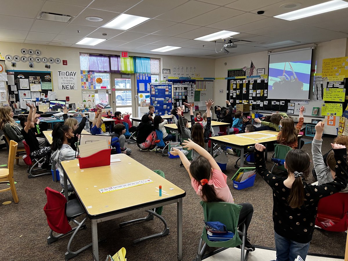 MrsChucksa's tweet photo. Riding a roller coaster 🎢 with our kindergarten friends 😊❤️#lincolnpridewcs ⁦@warrenschools⁩ ⁦@KimAnzevino⁩ https://t.co/keJ5ElkRNz