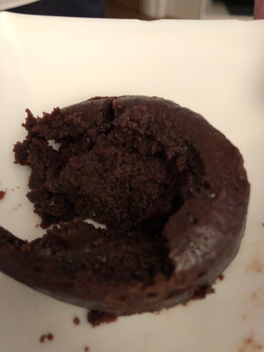 claret_matt's tweet photo. No melt in the middle chocolate in ⁦@GuPuds melt in the middle chocolate pudding⁩! Friday night spoiled! What’s going on ⁦@GuPuds⁩? https://t.co/IiEqvH69vq