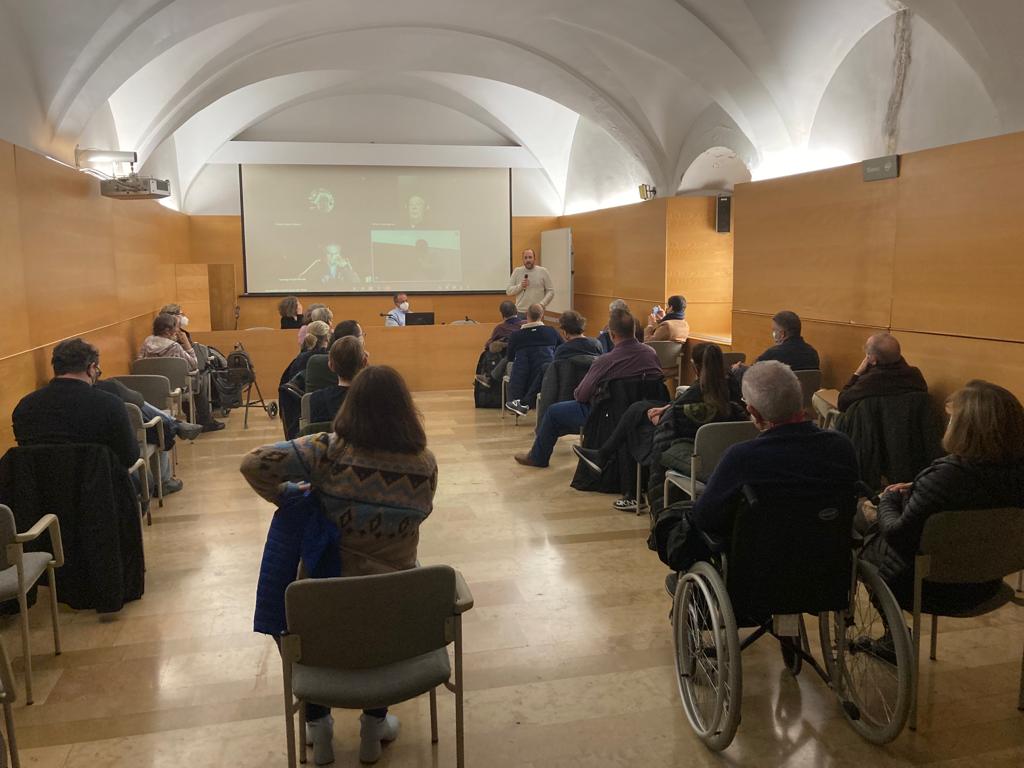 mtpallares's tweet photo. Continuem reforçant el projecte de @JuntsxCAT_Reus. Hem explicat el reglament d'elecció de candidats en vista les eleccions municipals del 2023 i hem presentat als afiliats a @PereAluja, que serà nou regidor a @reus_cat ocupant la vacant de @montsevilellac. Seguim endavant! https://t.co/971WP5a8Wc