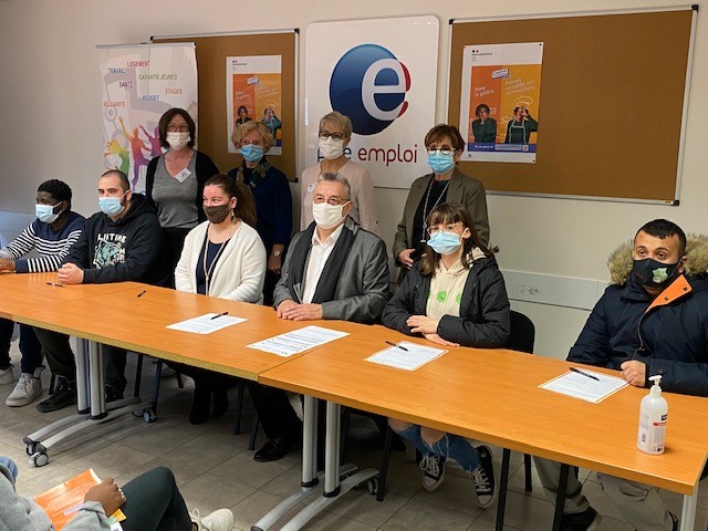 LaurentPAUL_Occ's tweet photo. Ce vendredi, signature du 150eme #CEJ (Contrat Engagement Jeune) du #Tarn, au sein de l'agence #pôleemploi de #Aussillon en lien avec nos partenaires #missionlocale. Merci aux élus d'Aussillon et #Mazamet pour leur soutien. https://t.co/L2i0zWU4ZI