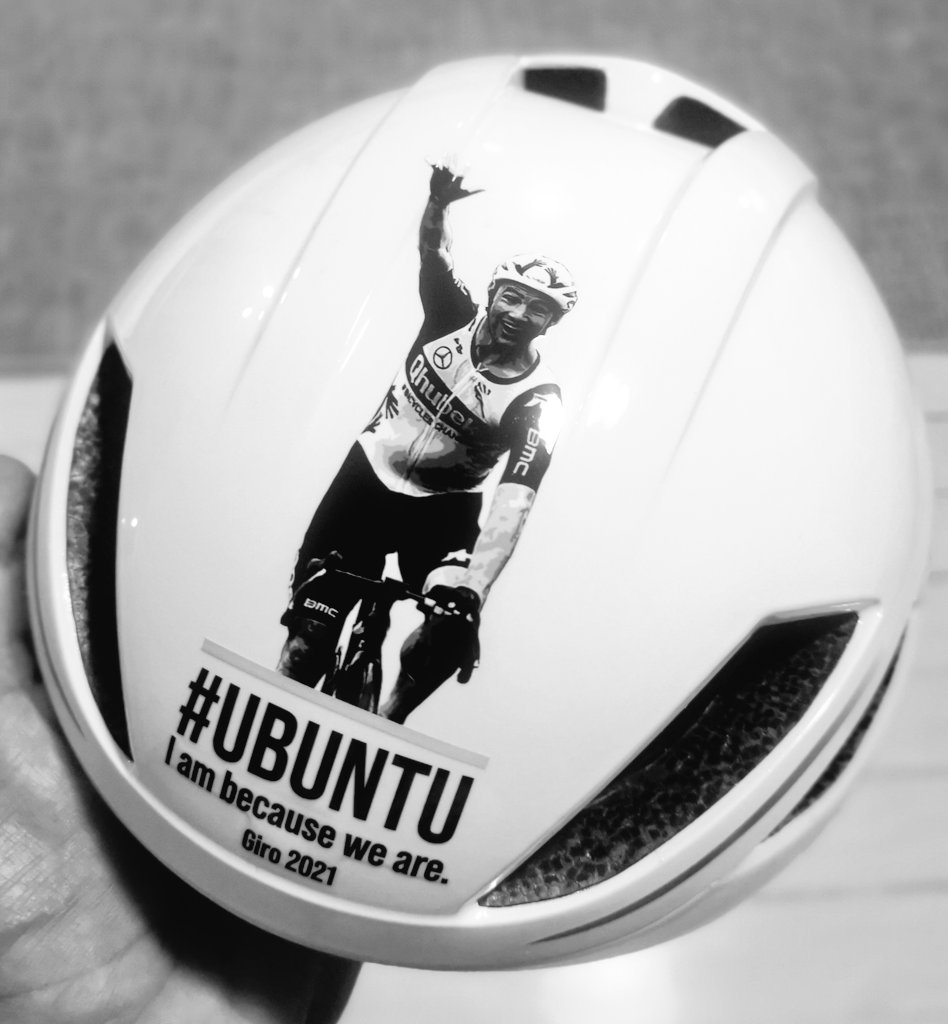 Packing to hit the road again and this was in my bag...

Ubuntu. 🖐️