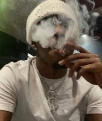 TheAngryFowl's tweet photo. How Dark Skin Dudes smoke vs How Light skin dudes smoke #ShotsFired #LightskinSlander #StraightFlames #TeddyJokes https://t.co/ZsirjnCjF2