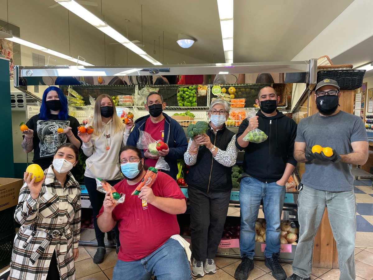 FFTFoodBank's tweet image. Interested in volunteering? We need your help in the food bank to put together bags of healthy groceries and meals for our neighbors in need. Interested in volunteering. Contact us at  (707) 887-1647 ext.103 or HelenM@FFTfoodbank.org.