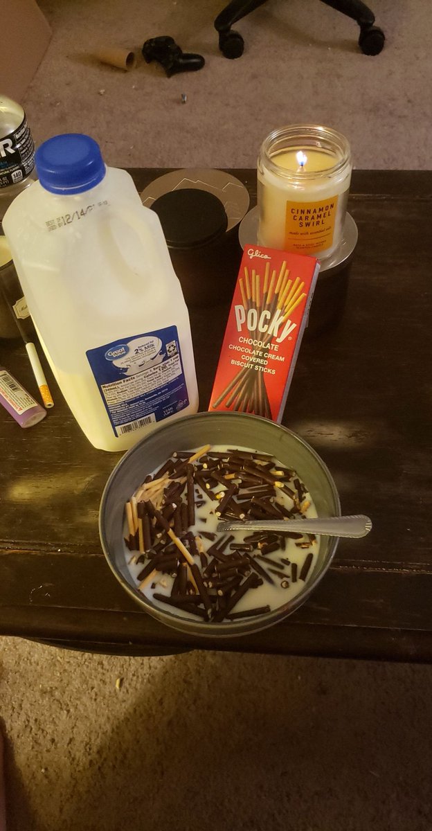 LyllithVolting's tweet photo. @PockyUSA 
@PockyJPN 
Your move 👀
#pocky #snack #ideas https://t.co/VzMDbx5dXD