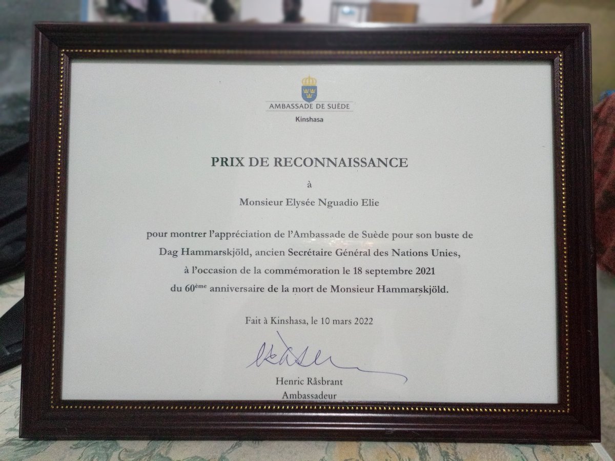 ElyseeNguadio's tweet photo. Prix de reconnaissance à l'Artiste Elysée Nguadio pour son buste de Dag hammarksjoïld. https://t.co/L89QIOwxvj