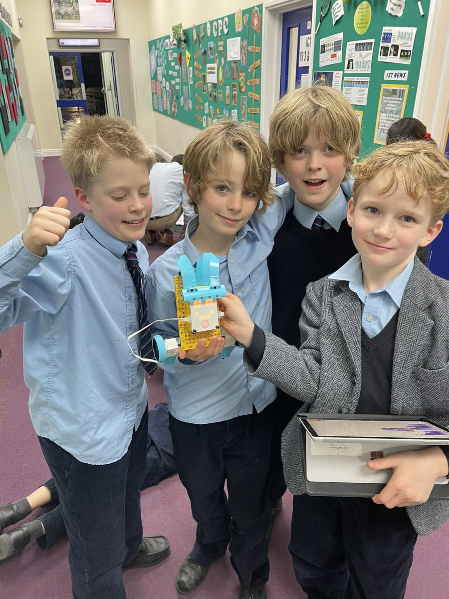 CheamBoarding's tweet photo. Lego Robotics on this fab Friday for the JFGs @CheamSchool with Mr Hynes! These boys and girls were having a fab time! #CheamBoarding #prepschool #boarding #JFGs https://t.co/u9thZJxykJ