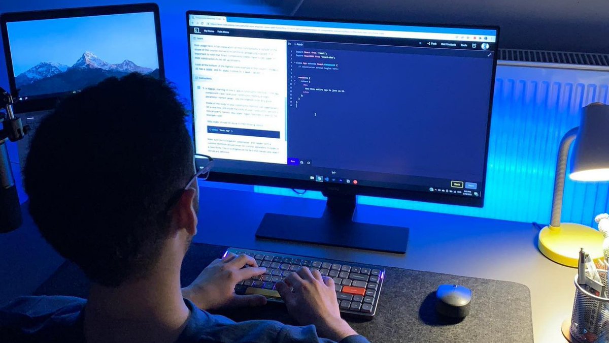 CodeImmersives's tweet photo. WOW! Look at @software_journey1 setup! 

Do you prefer natural or artificial light while coding?

#CodeImmersives #CodingSchool #TechCareer #Programming #Developer https://t.co/olL54x8dcO
