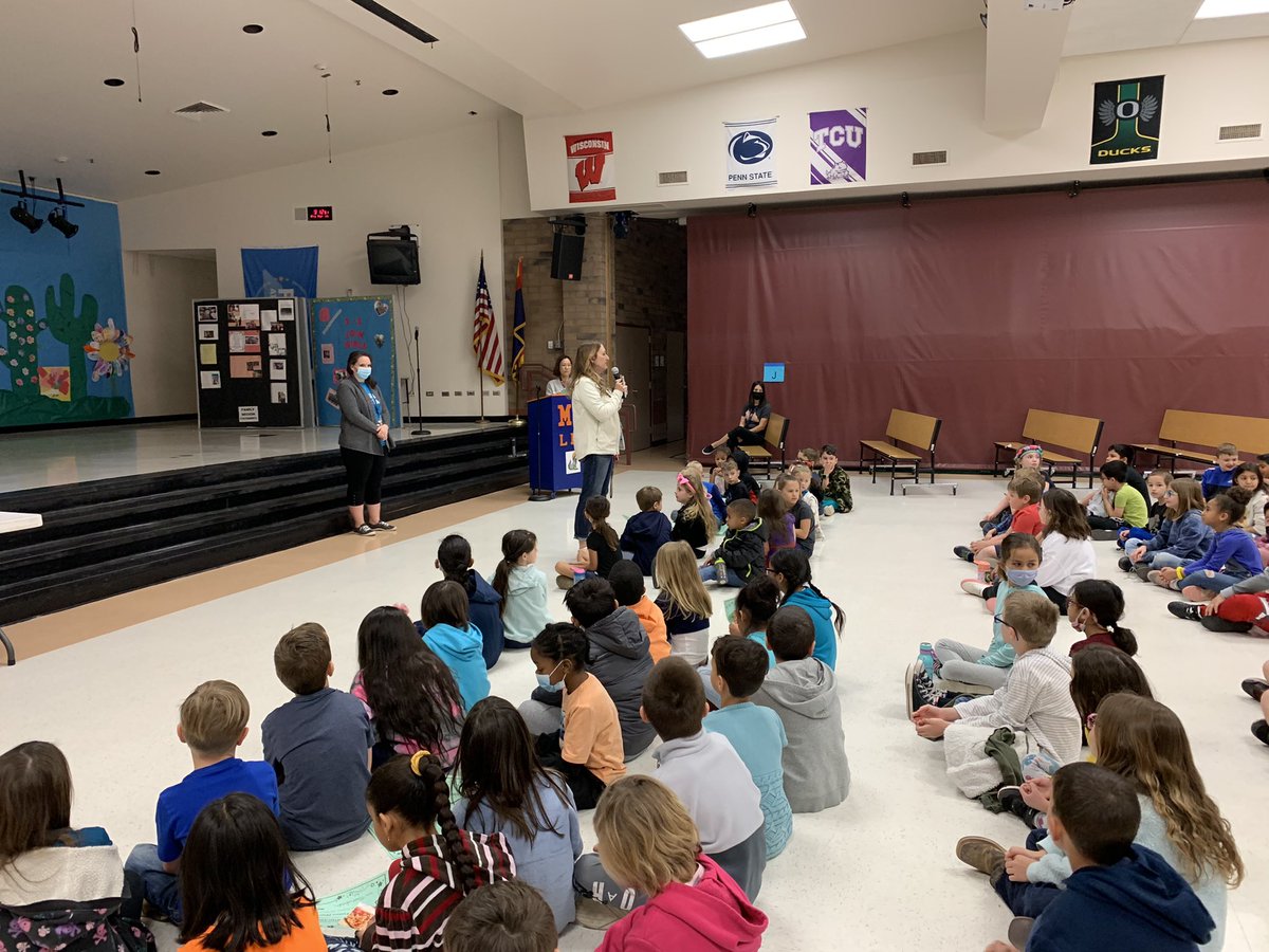 AshleeFurtmann's tweet photo. Congratulations to our FIRST GRADE LEADERS! 🎉💙🧡 #leadershipawards #lighthouseleaders #mountainshadows https://t.co/ihHKUY1JPa