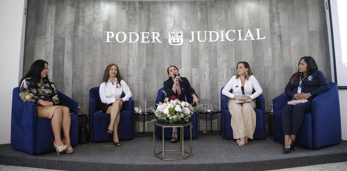 PJEQuintanaRoo's tweet photo. PANEL “LOS RETOS DE LAS MUJERES EN EL ÁMBITO DE SU PROFESIÓN”

Impulsando la conformación de un espacio de participación de Mujeres Quintanarroenses, la Magistrada Consejera, @VeronicaAcacio recibió en el @PJEQuintanaRoo a importantes panelistas y mujeres. https://t.co/teMPzTiYyK