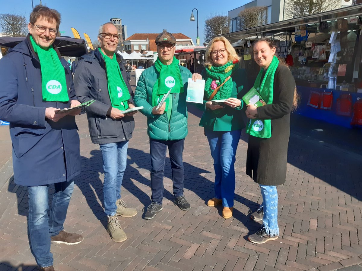 JudithCompagner's tweet photo. Vandaag waren we met @CDAOlstWijhe op de markt in Olst. 
En gaan we dan morgen echt op pad met onze stemmentrekker......? Houd het via social media in de gaten! https://t.co/e9JhqkHNwi