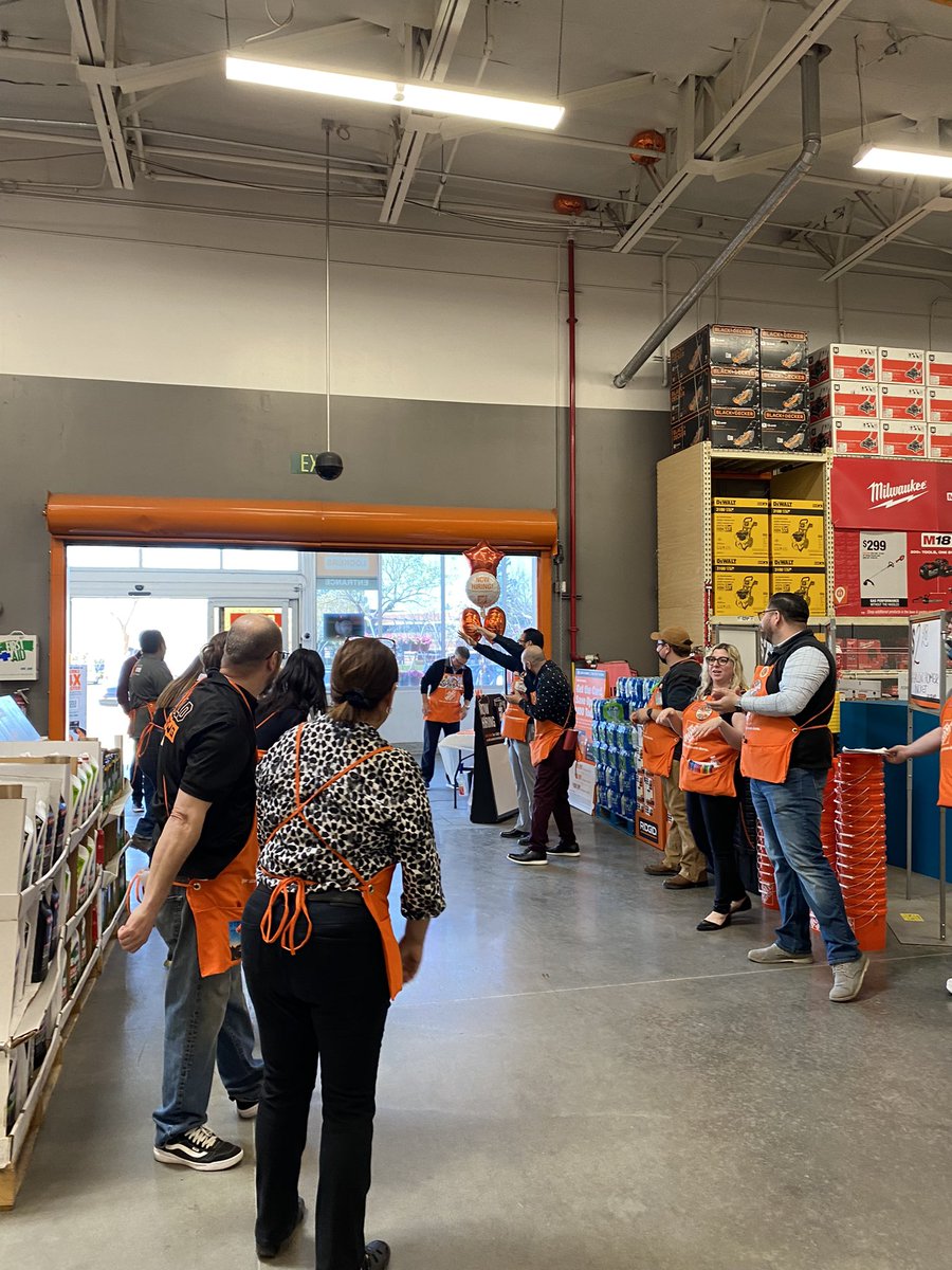 BrookeR_THD's tweet photo. Such an incredible week. Finally got to be with my team in person after a year of screen time, had the pleasure of attending 2 RVP walks, and laying eyes on signage we’re piloting in stores out West. Forgot how much fun it is being in stores. 🧡 #HomeDepot #PacNorth https://t.co/ehA43cGX34
